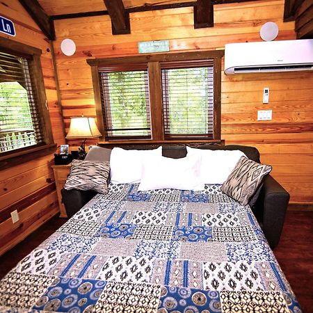 The Codex - Parker Creek Bend Cabins مورفريسبورو المظهر الخارجي الصورة